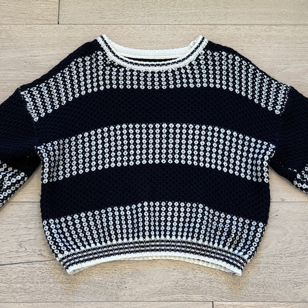 SHEIN Open Stitch Yarn Sweater in Navy/White Size Large 8/10
